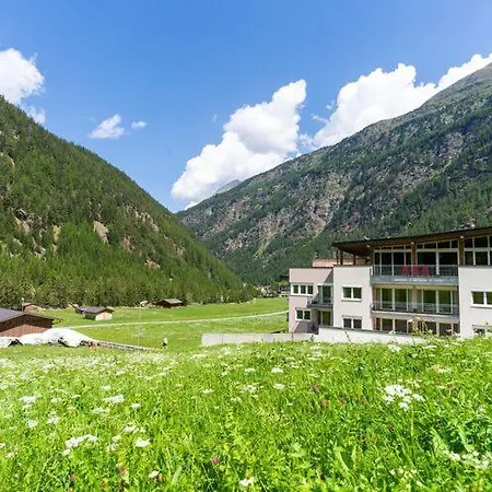 International House Отель Зёльден