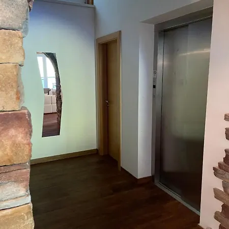 International House * Зёльден