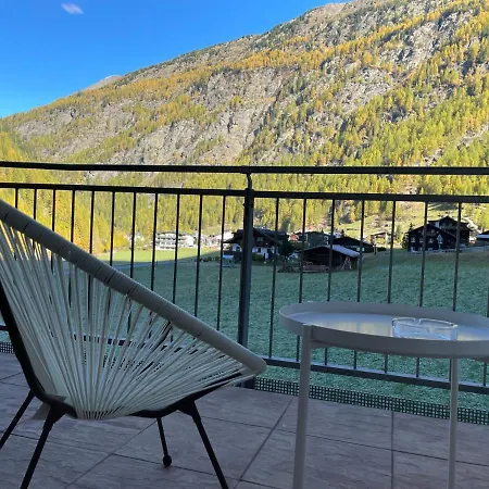 International House Отель *