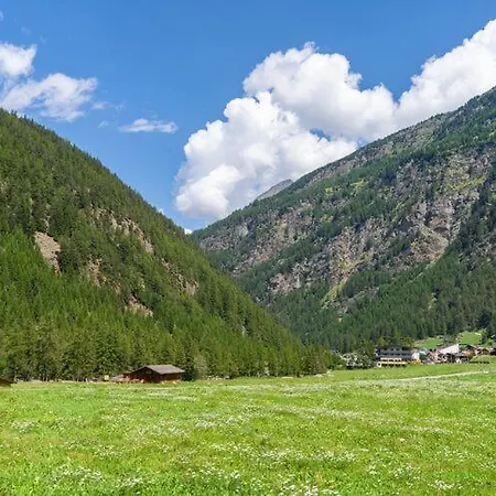 International House Hotel *