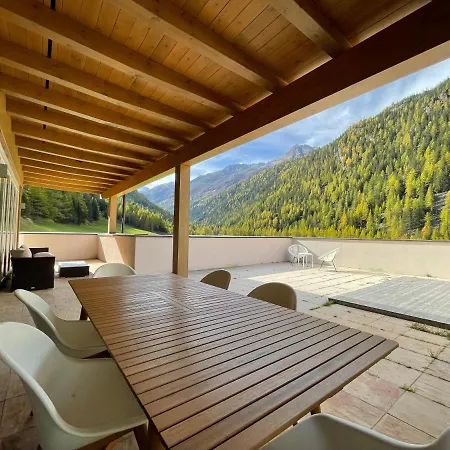 International House Apartment