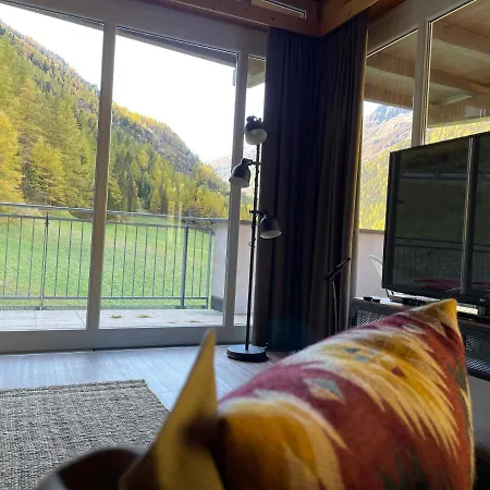 Apartment International House *