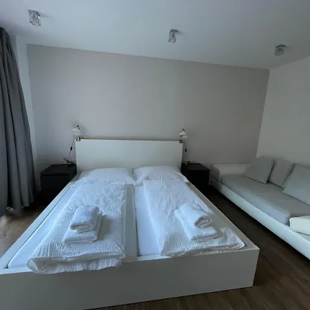 International House Отель Зёльден