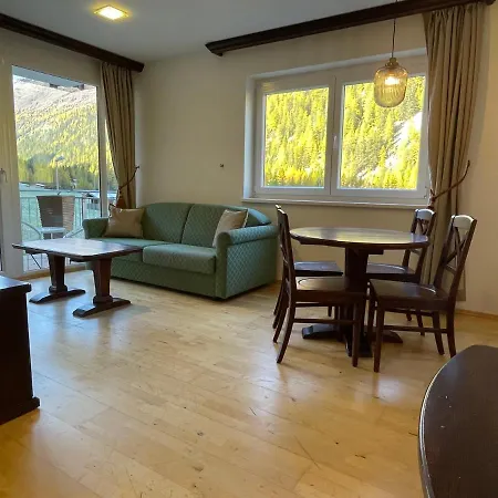 International House Apartment *