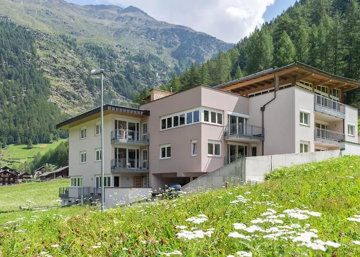 International House * سولدن