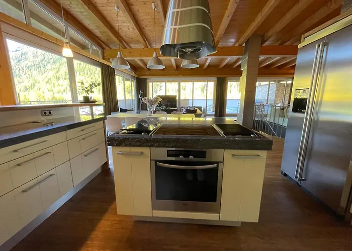 International House فندق *