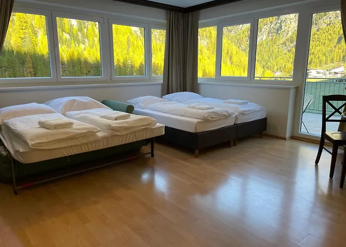 International House * سولدن