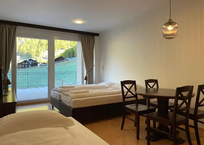 International House * سولدن