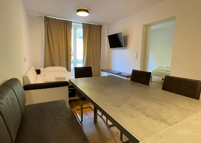 International House فندق *