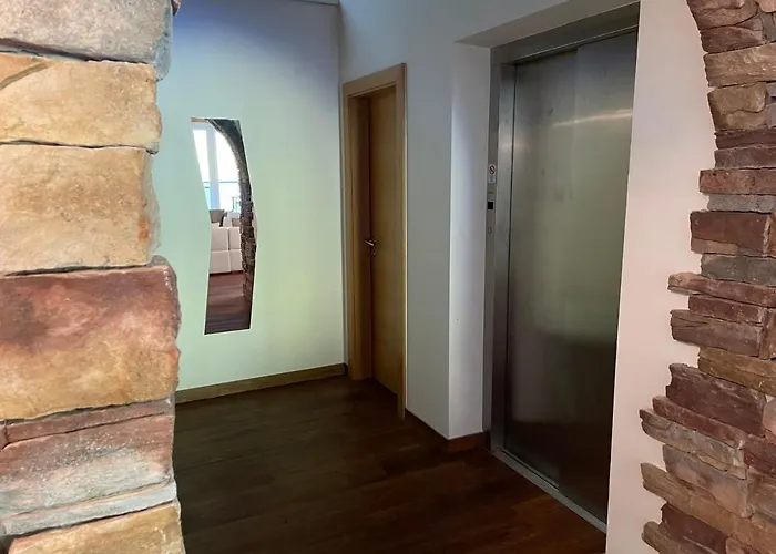 International House * ゼルデン